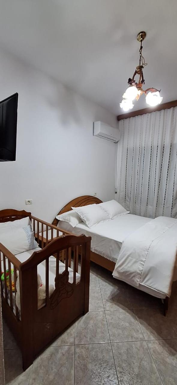 Marbi Guest House จีโรคาสเตอร์ ภายนอก รูปภาพ