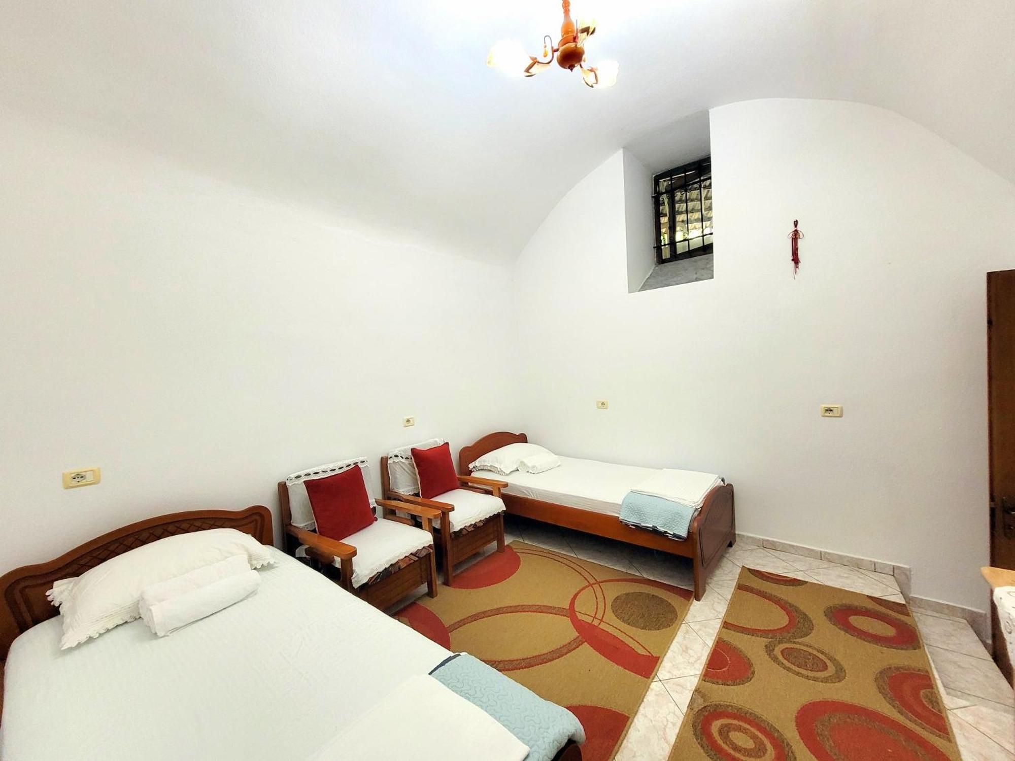 Marbi Guest House จีโรคาสเตอร์ ภายนอก รูปภาพ