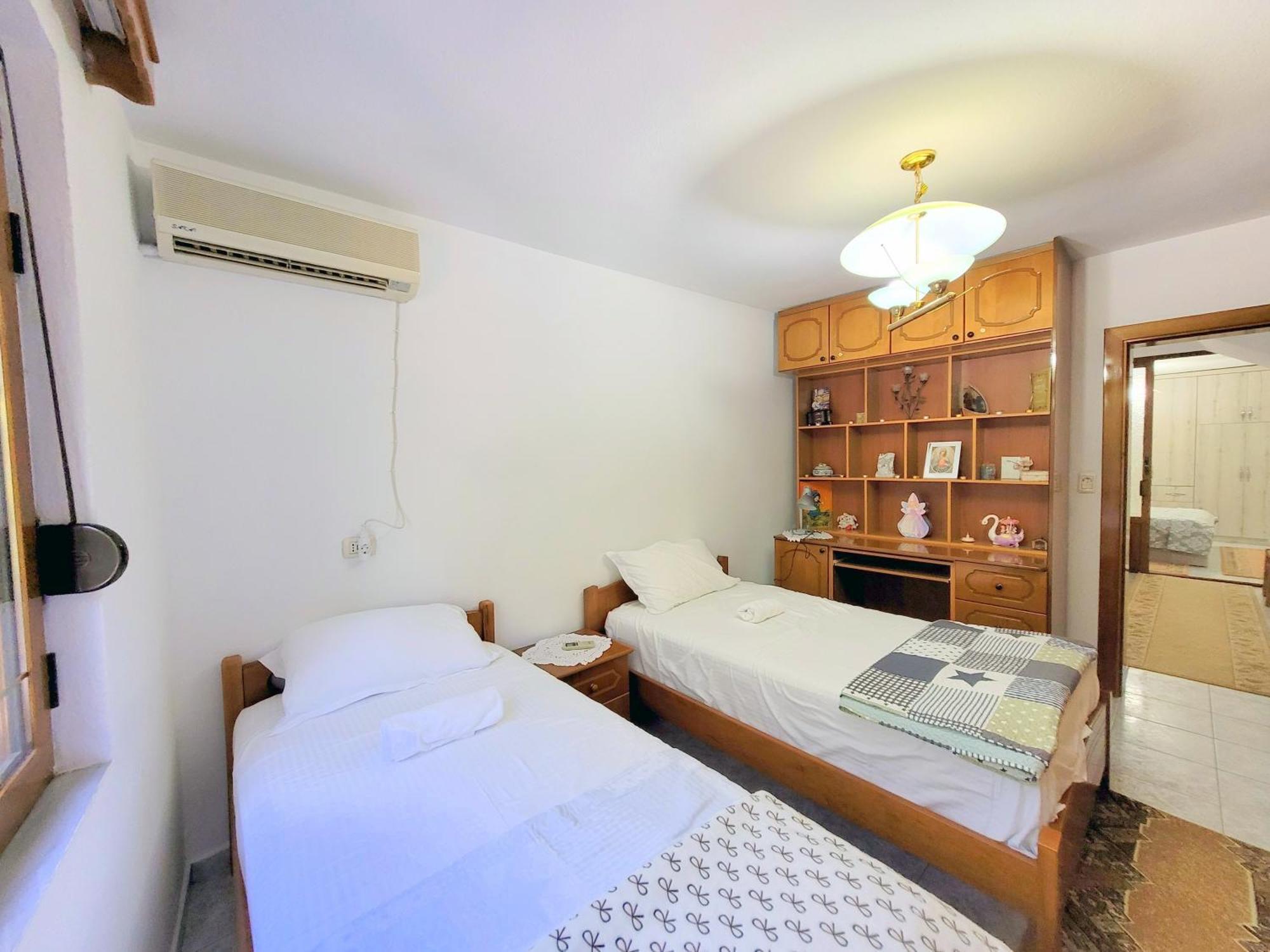 Marbi Guest House จีโรคาสเตอร์ ภายนอก รูปภาพ