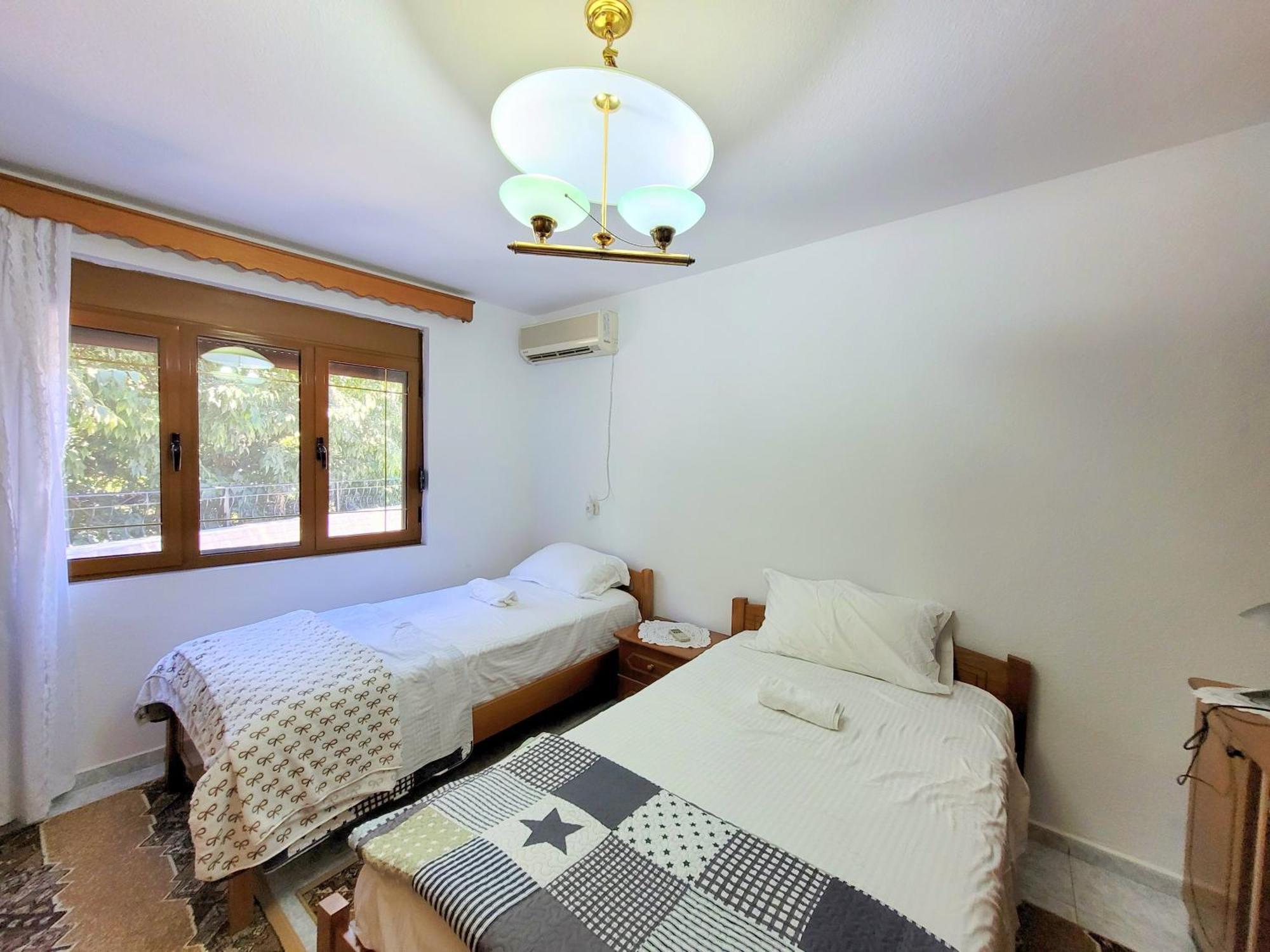 Marbi Guest House จีโรคาสเตอร์ ภายนอก รูปภาพ