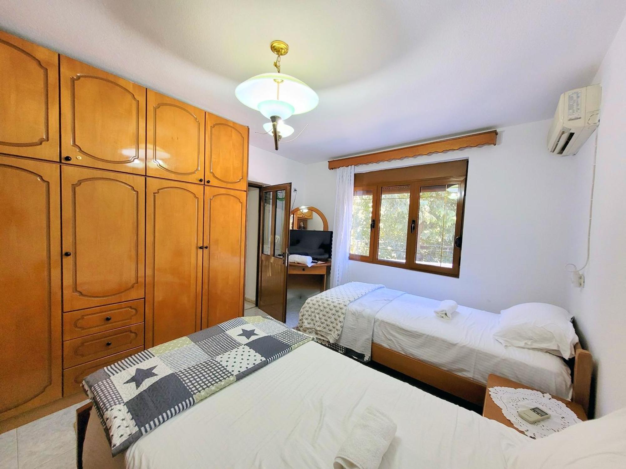 Marbi Guest House จีโรคาสเตอร์ ภายนอก รูปภาพ